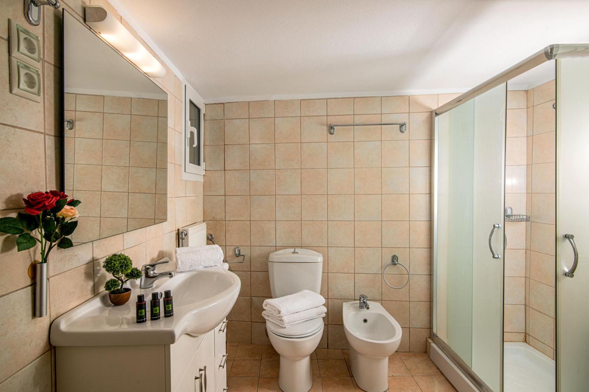 Double Bedroom * Iraklio